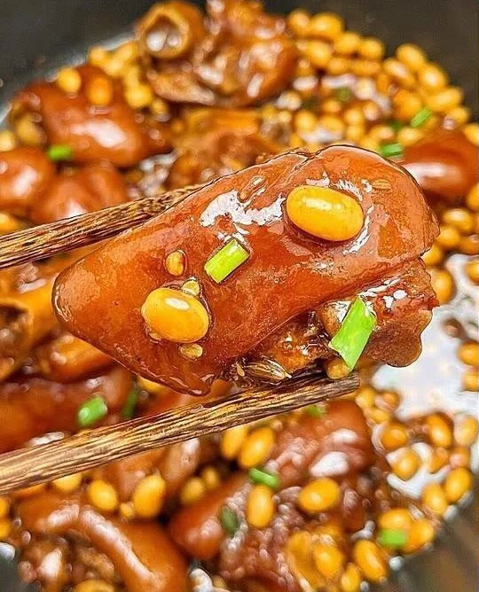 黄豆烧猪蹄的做法