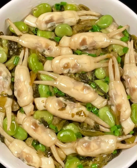 酸菜豆瓣炒蛏子的做法