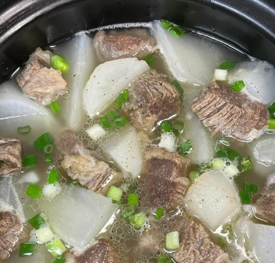 牛腩白萝卜汤的做法