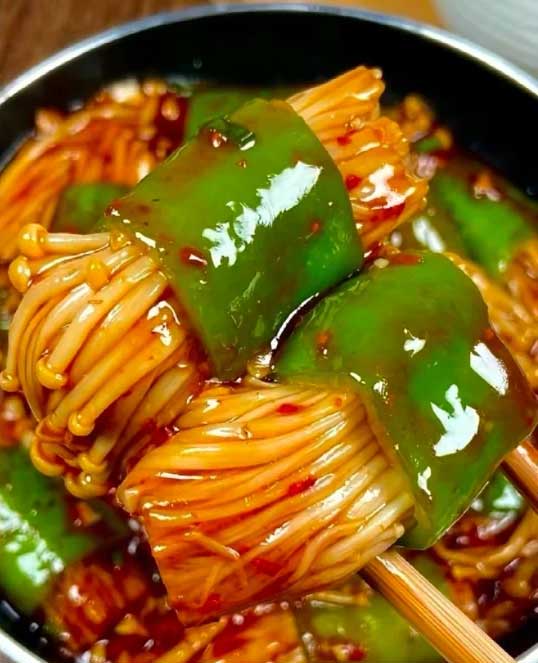 酱汁青椒金针菇的做法