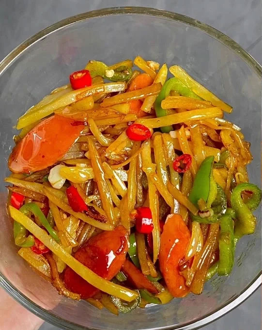士豆丝炒火腿肠的做法