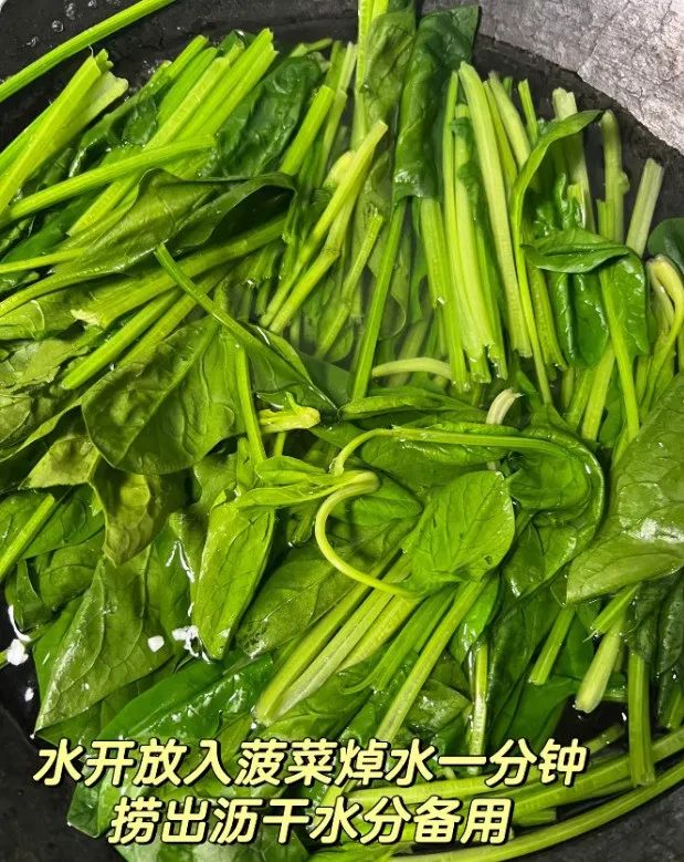 清炒木耳菠菜的做法