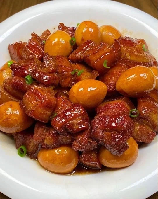 五花肉焖鹌鹗蛋的做法