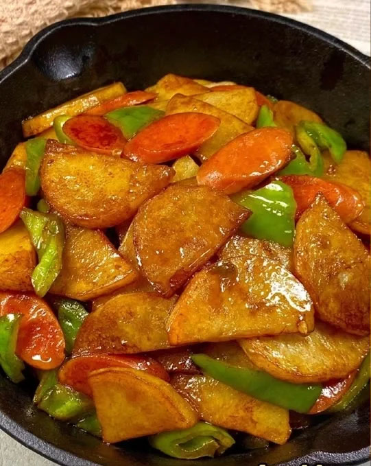 火腿炒青椒土豆片的做法
