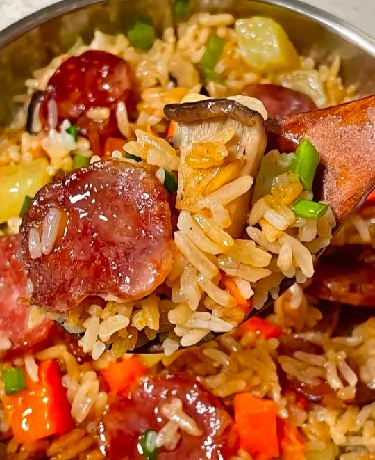香肠土豆闷饭的做法