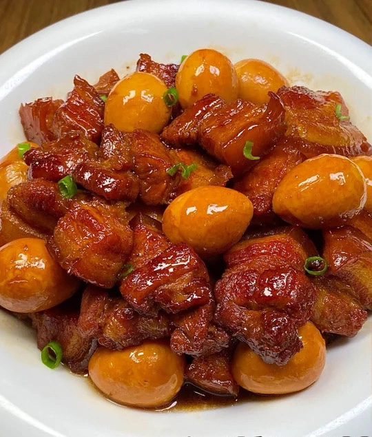 红烧五花肉鹌鹑蛋的做法