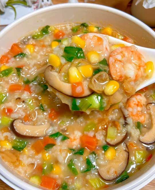 玉米海鲜香菇粥的做法