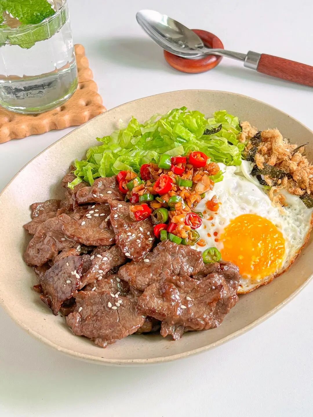生菜牛肉拌饭的做法