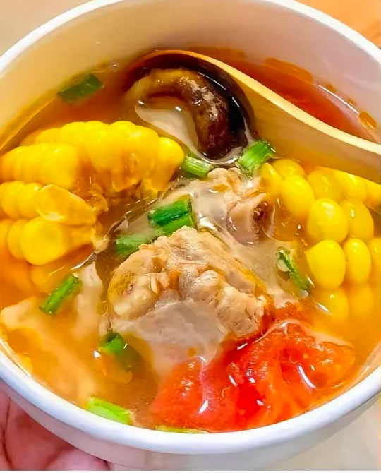 番茄玉米排骨汤的制作方法