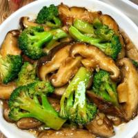 西兰花炒香菇的家常做法
