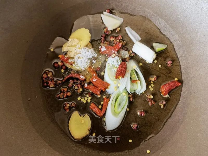 麻辣咸香的双椒排骨做法，特别下饭哦