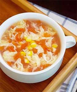 玉米鸡蛋西红柿汤的做法，补钙养身全靠这碗羹