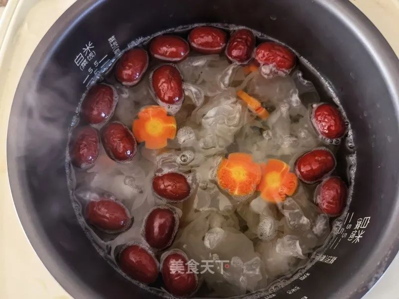 胡萝卜红枣银耳汤的做法！一盏养颜汤，女人美颜必学