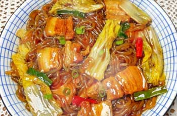 白菜猪肉炖粉条的做法，无敌下饭！