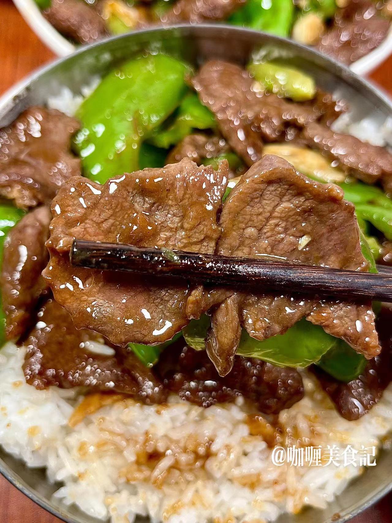 青椒炒牛肉的做法，太费米饭了！