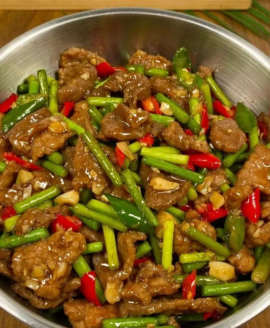 牛肉炒蒜苔的做法