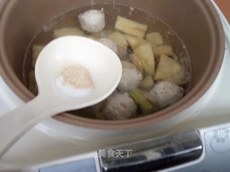猪肚丸春笋汤的做法