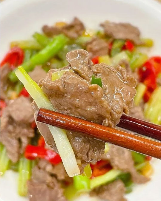 香辣芹菜炒牛肉的做法