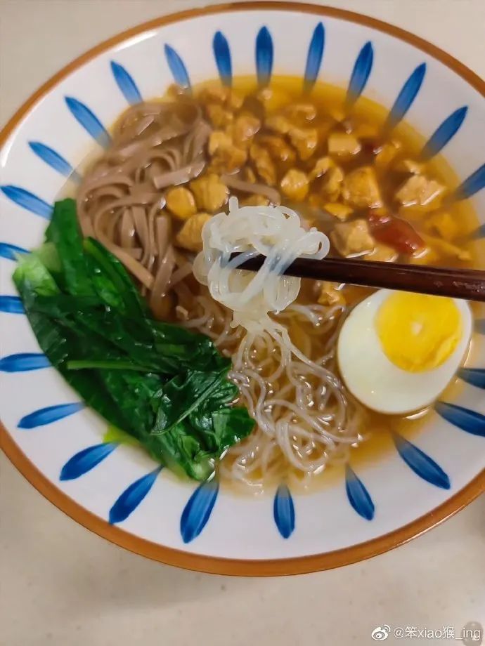 低脂版陕西岐山臊子面的做法，鸡胸肉和魔芋丝的花式吃法！加上臊子汤绝了～