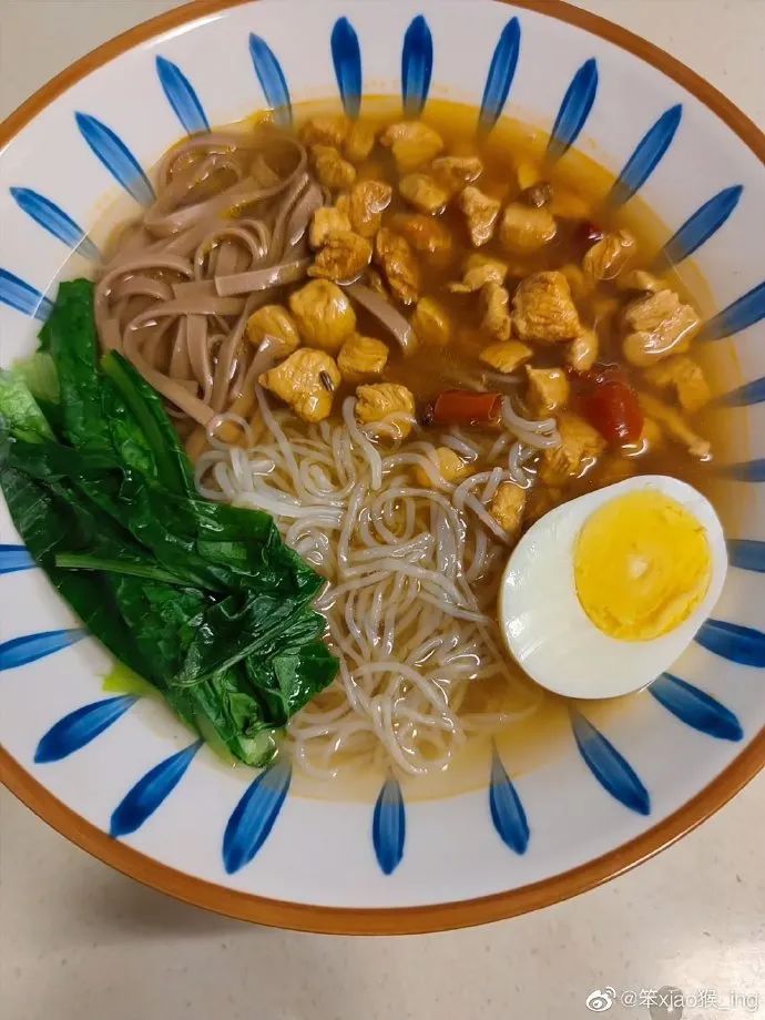 低脂版陕西岐山臊子面的做法，鸡胸肉和魔芋丝的花式吃法！加上臊子汤绝了～