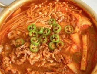 泡菜肥牛豆腐汤的做法