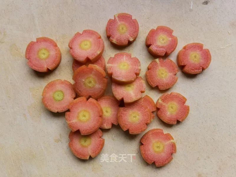 胡萝卜红枣银耳汤的做法！一盏养颜汤，女人美颜必学