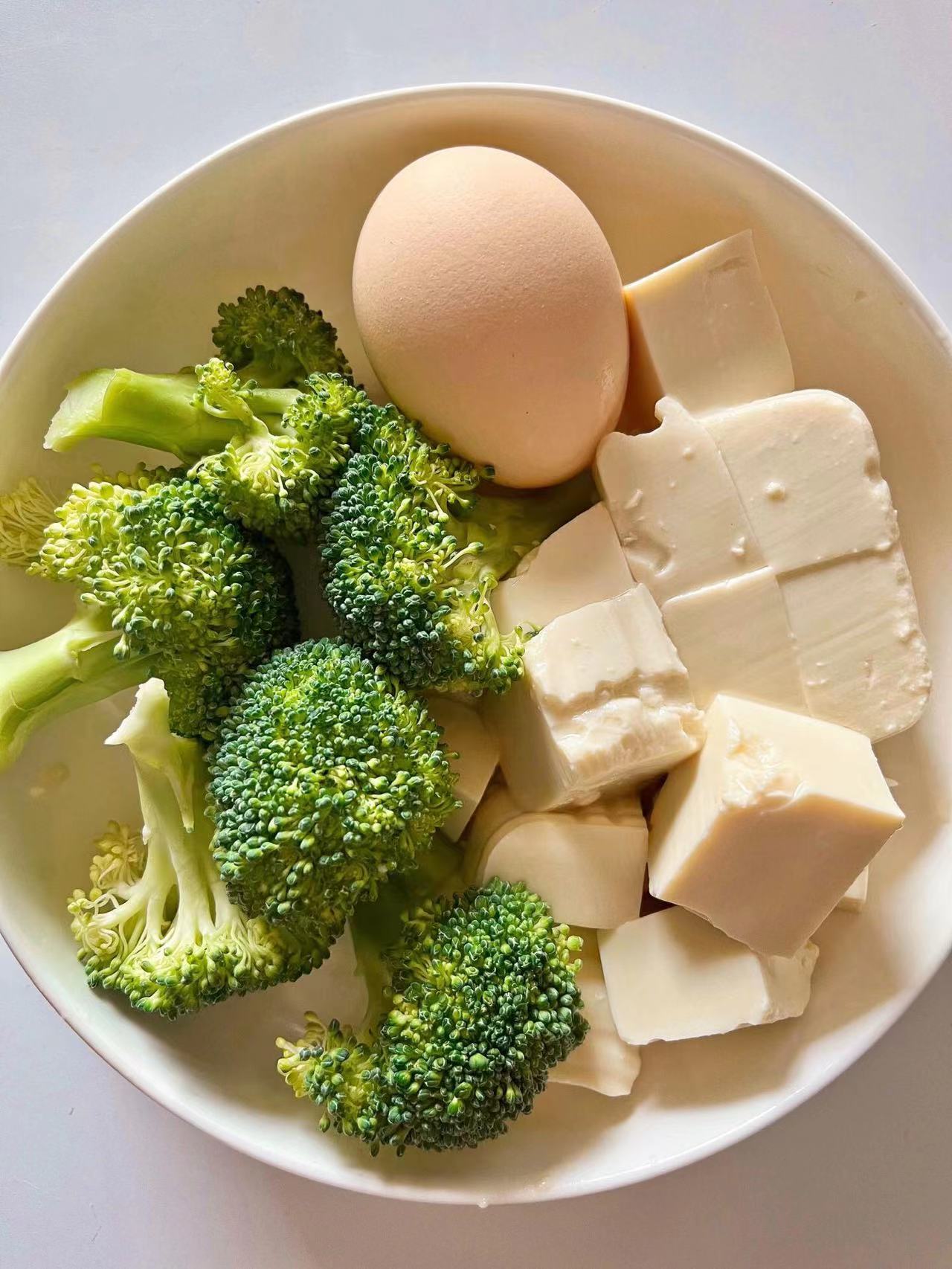 西兰花豆腐鸡蛋汤的做法，低卡高蛋白，鲜美好喝