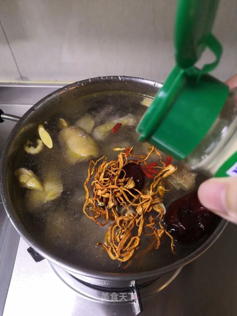 猪肚煲鸡汤的做法
