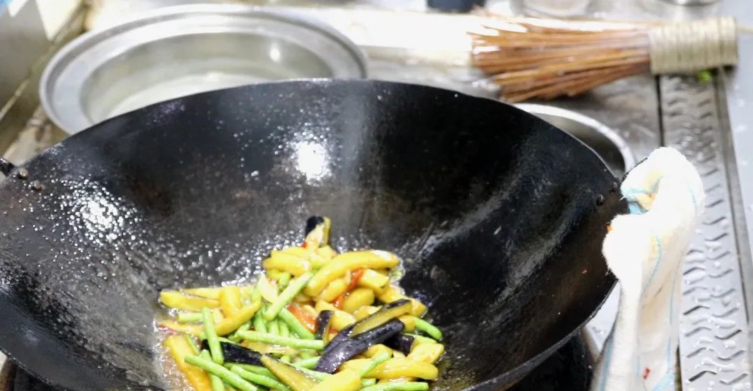 茄子炒豆角的做法！健胃补肾！