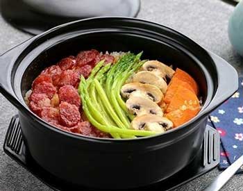 腊肠蘑菇煲仔饭的做法