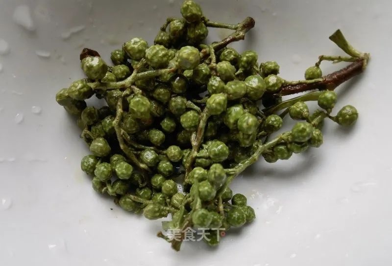 麻辣咸香的双椒排骨做法，特别下饭哦