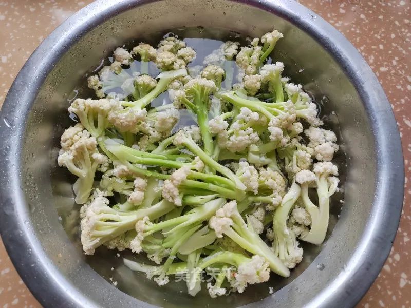 干锅花菜鸡翅的做法