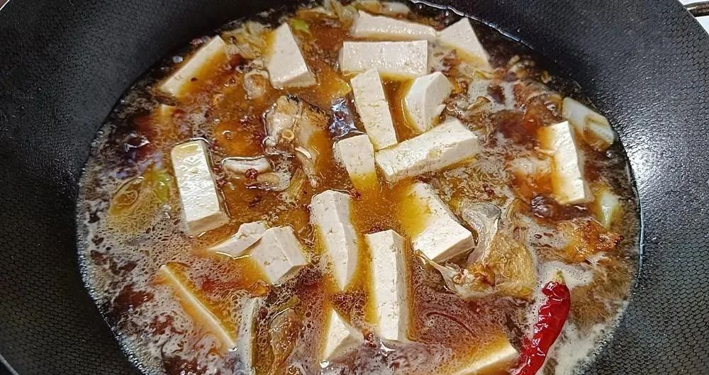 家常炖鱼这样做简单又好吃，肉质鲜香入味不腥不柴，特别美味