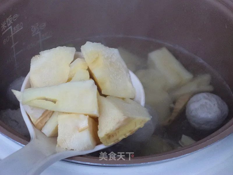 猪肚丸春笋汤的做法