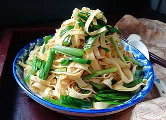 豆皮炒韭菜的做法