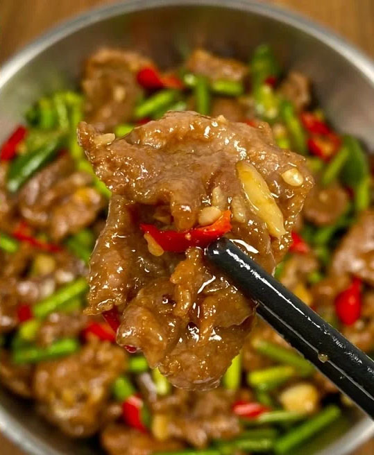牛肉炒蒜苔的做法