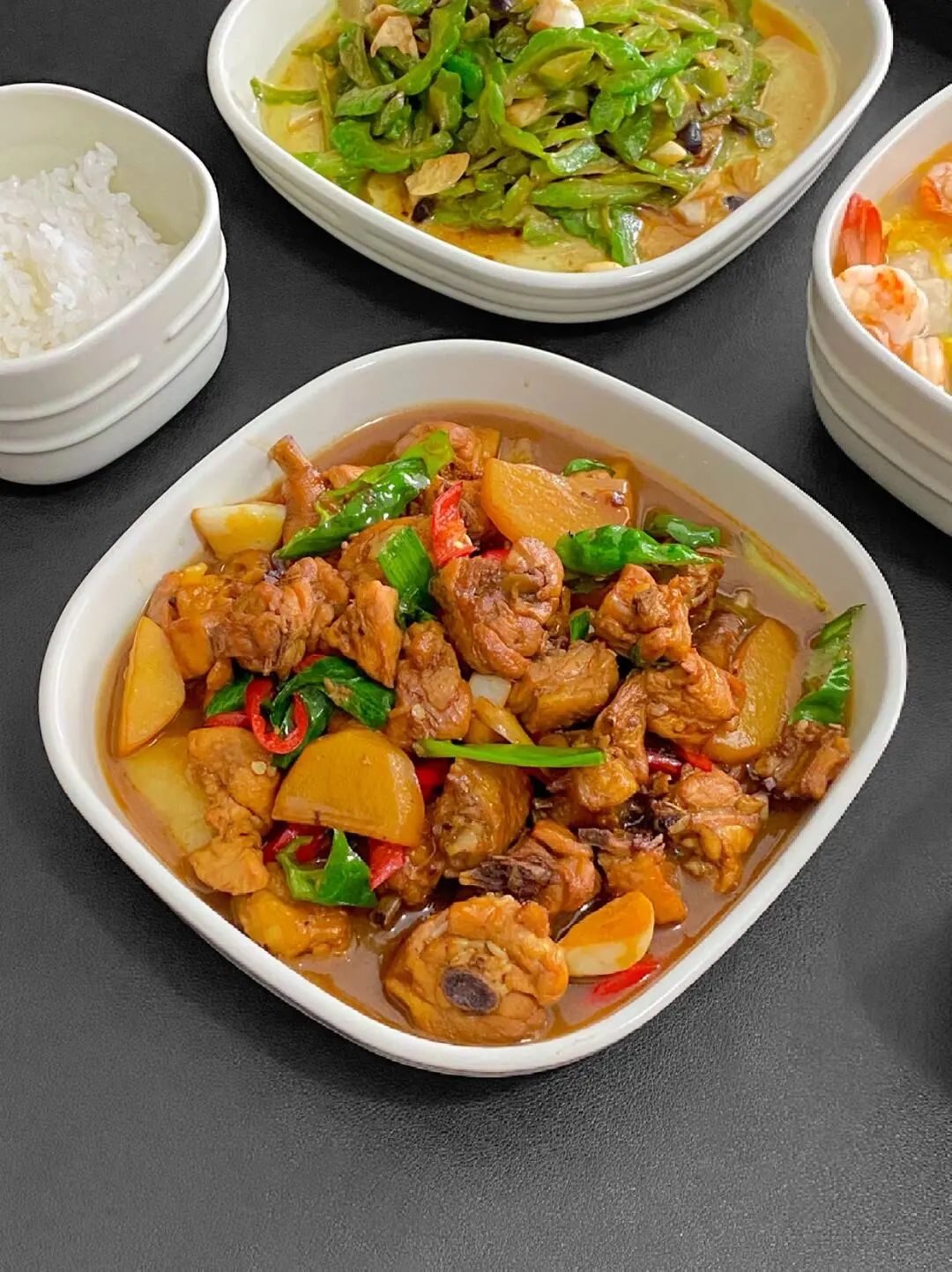 土豆小炒鸡的做法
