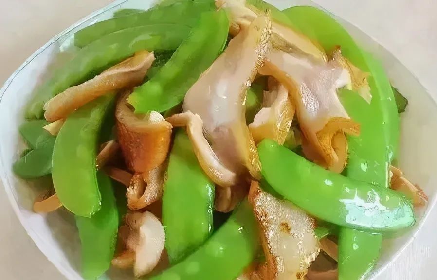 荷兰豆炒猪耳朵的做法！营养高功效多，做法简单，快速出锅！