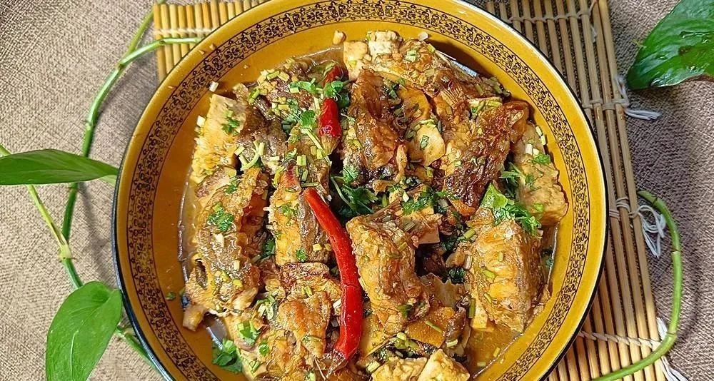 家常炖鱼这样做简单又好吃，肉质鲜香入味不腥不柴，特别美味