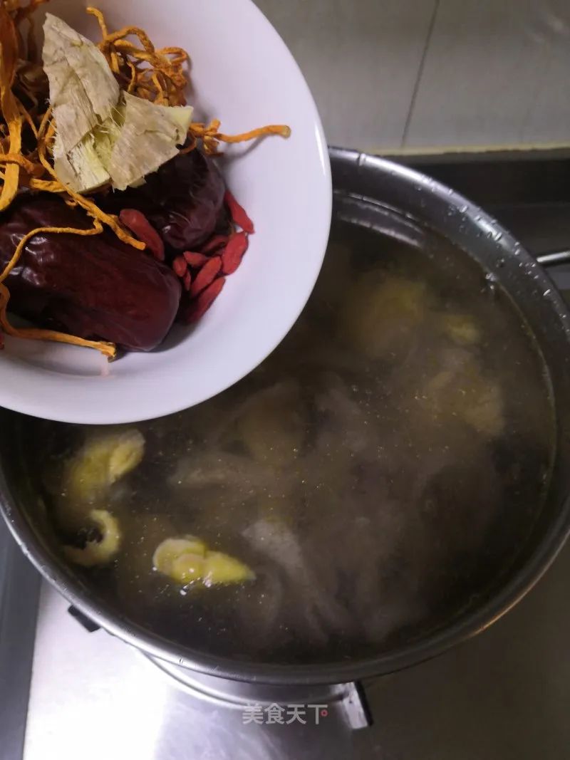 猪肚煲鸡汤的做法