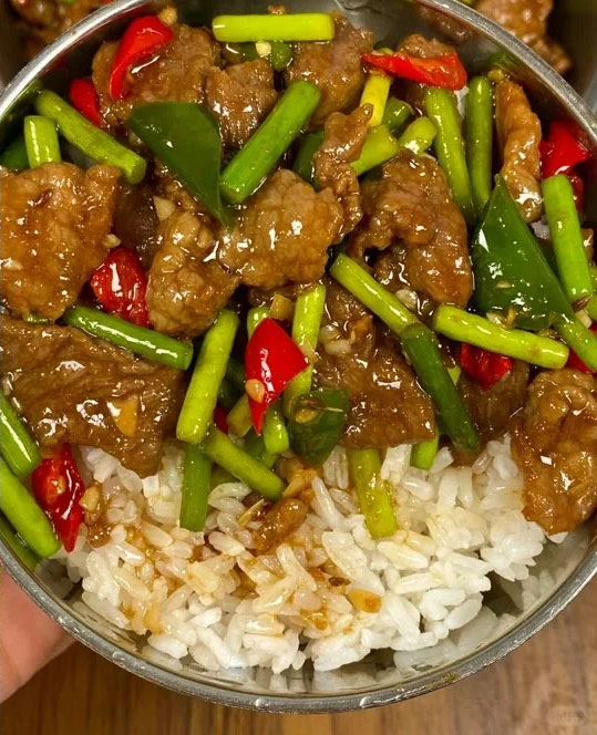 牛肉炒蒜苔的做法