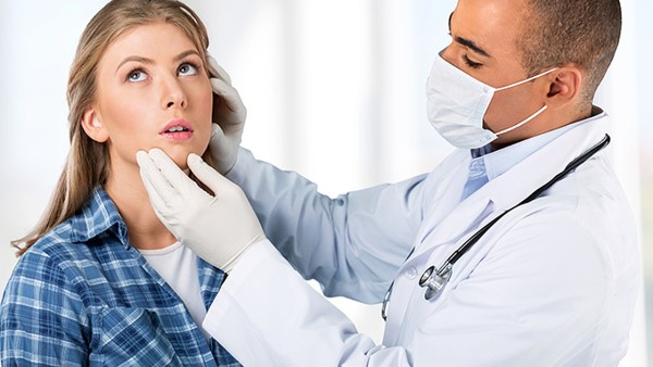 蜈蚣会爬上沙发或床上吗 家里有蜈蚣会不会爬到床上