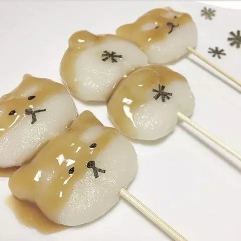 喜欢甜点的猫：柴犬饺子