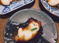 喜欢甜点的猫：柴犬饺子