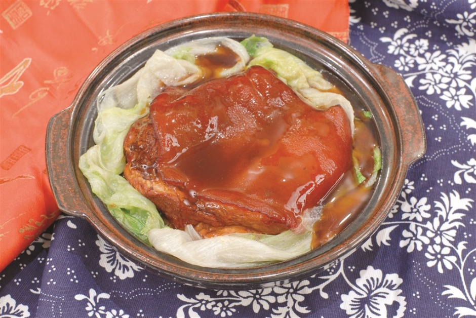 酱汁肘子湘菜 肘子焖芋头相片