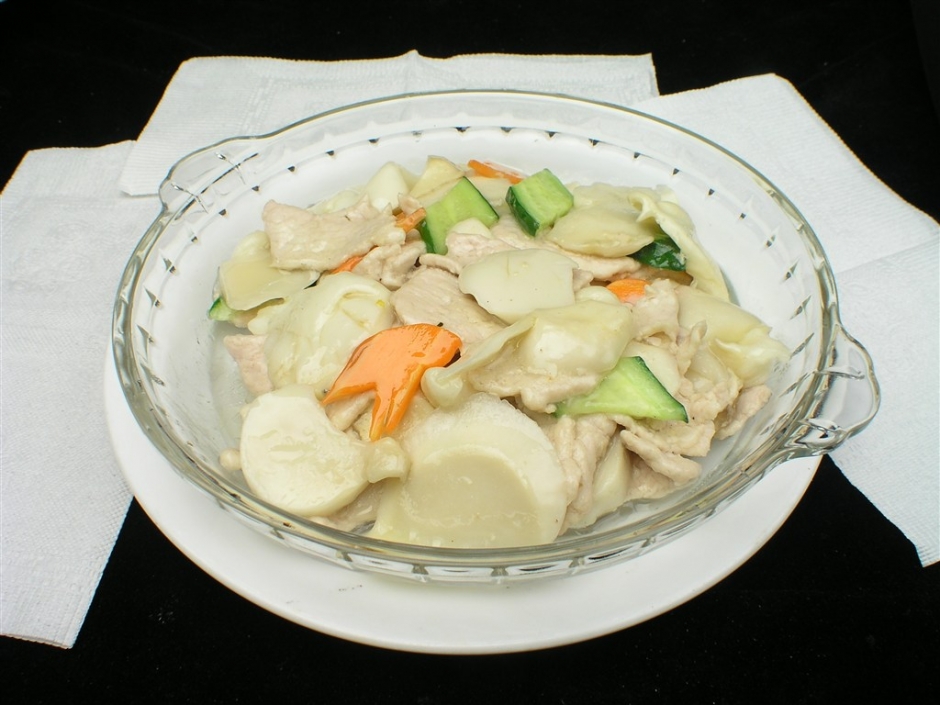 干锅鹿茸菇烧五花肉照片 西域美食蘑菇炒肉拌面图片
