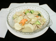 干锅鹿茸菇烧五花肉照片 西域美食蘑菇炒肉拌面图片