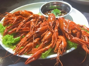 晚上美食诱人的图片 夜晚的美食图片