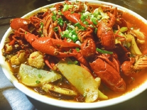 晚上美食诱人的图片 夜晚的美食图片