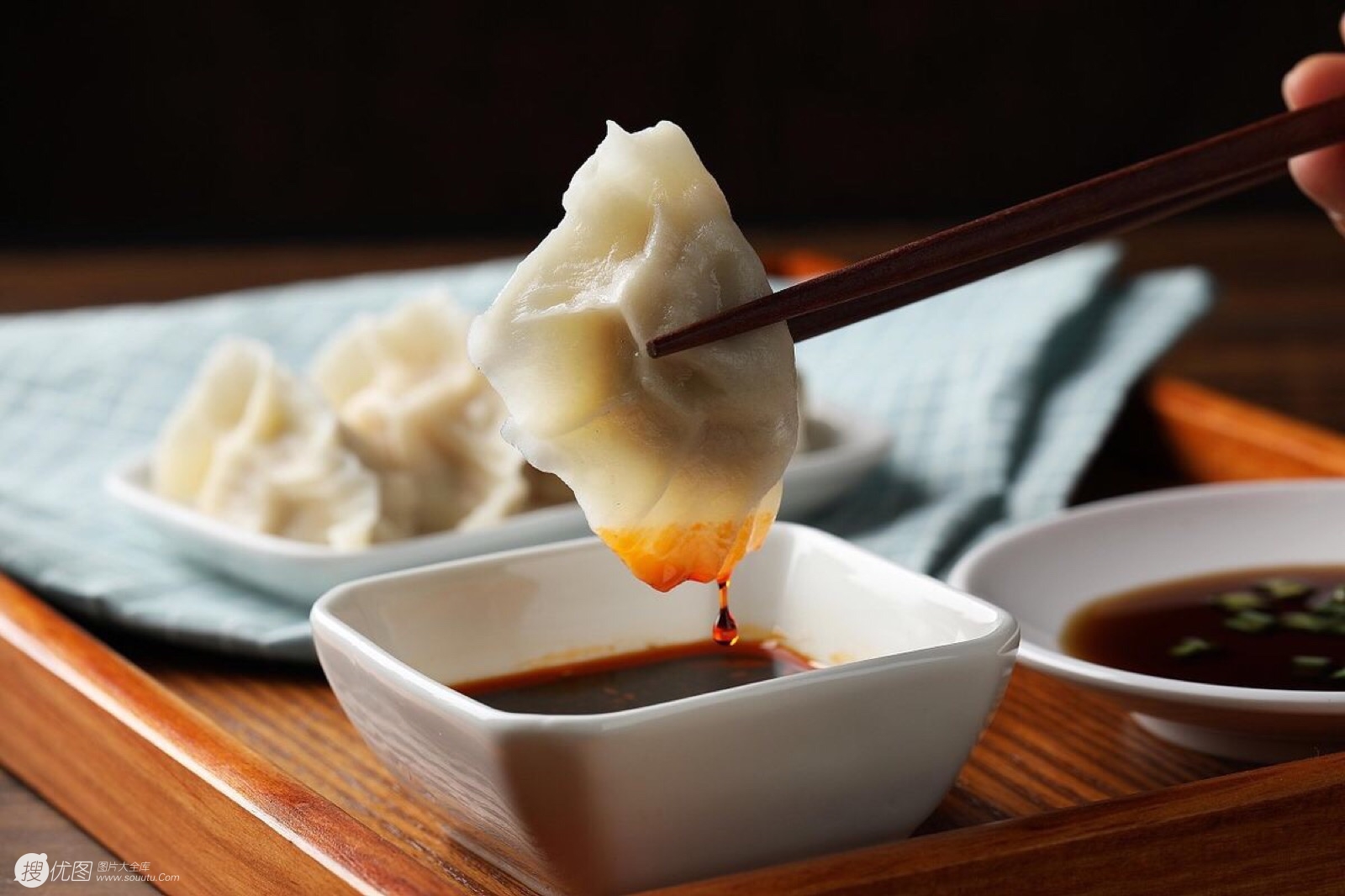 饺子_煎饺_大闸蟹_炸鸡腿和各种酱料的精美摄影图片